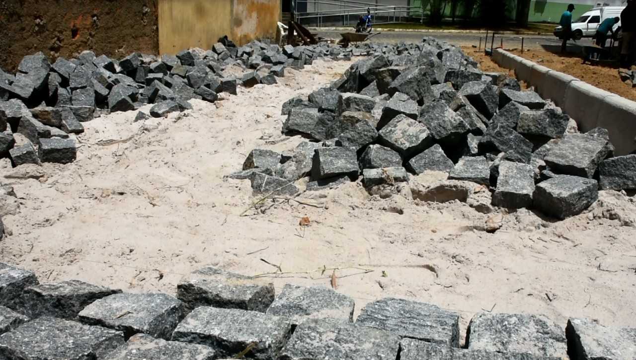 Camacã: Prefeitura inicia o calçamento no novo acesso da Travessa Carlos Gomes